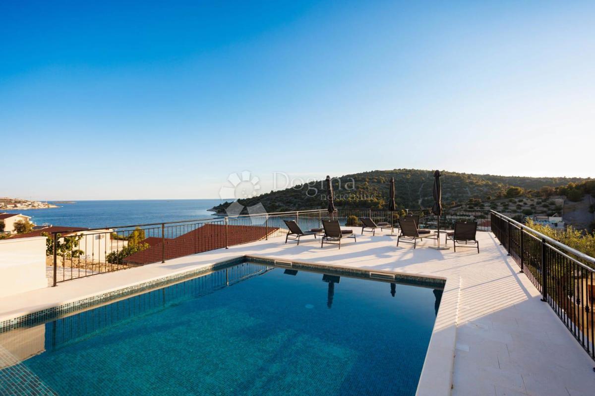 SEVID - SPAZIOSA VILLA A 50 M DAL MARE CON VISTA SUPERIORE