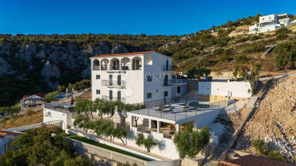 SEVID - SPAZIOSA VILLA A 50 M DAL MARE CON VISTA SUPERIORE