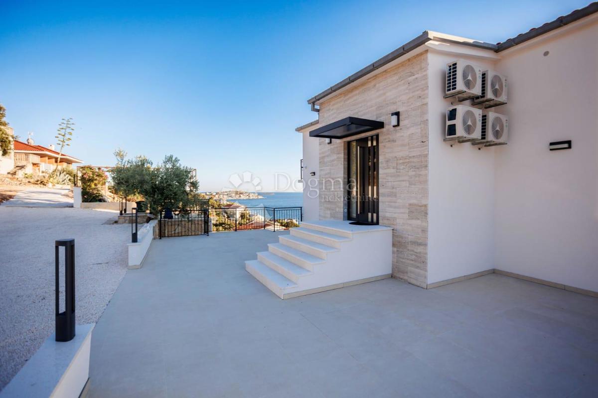 SEVID - SPAZIOSA VILLA A 50 M DAL MARE CON VISTA SUPERIORE