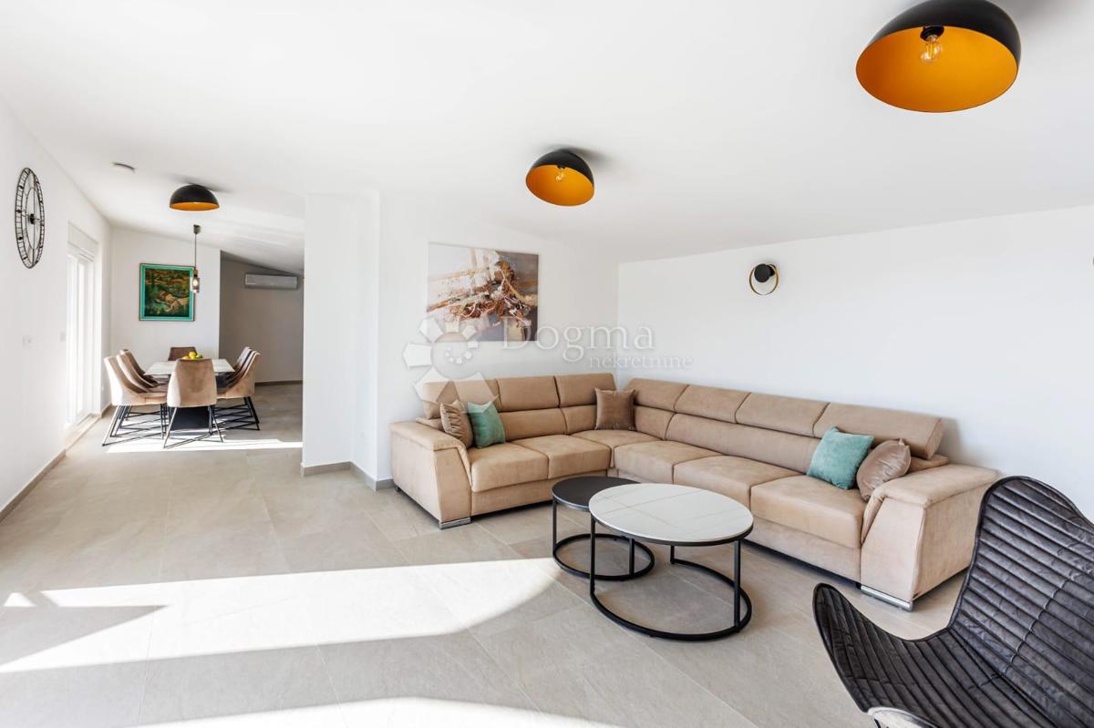 SEVID - SPAZIOSA VILLA A 50 M DAL MARE CON VISTA SUPERIORE