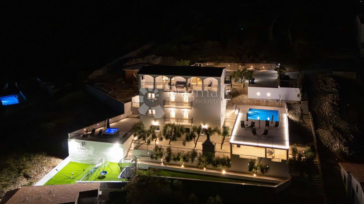 SEVID - SPAZIOSA VILLA A 50 M DAL MARE CON VISTA SUPERIORE