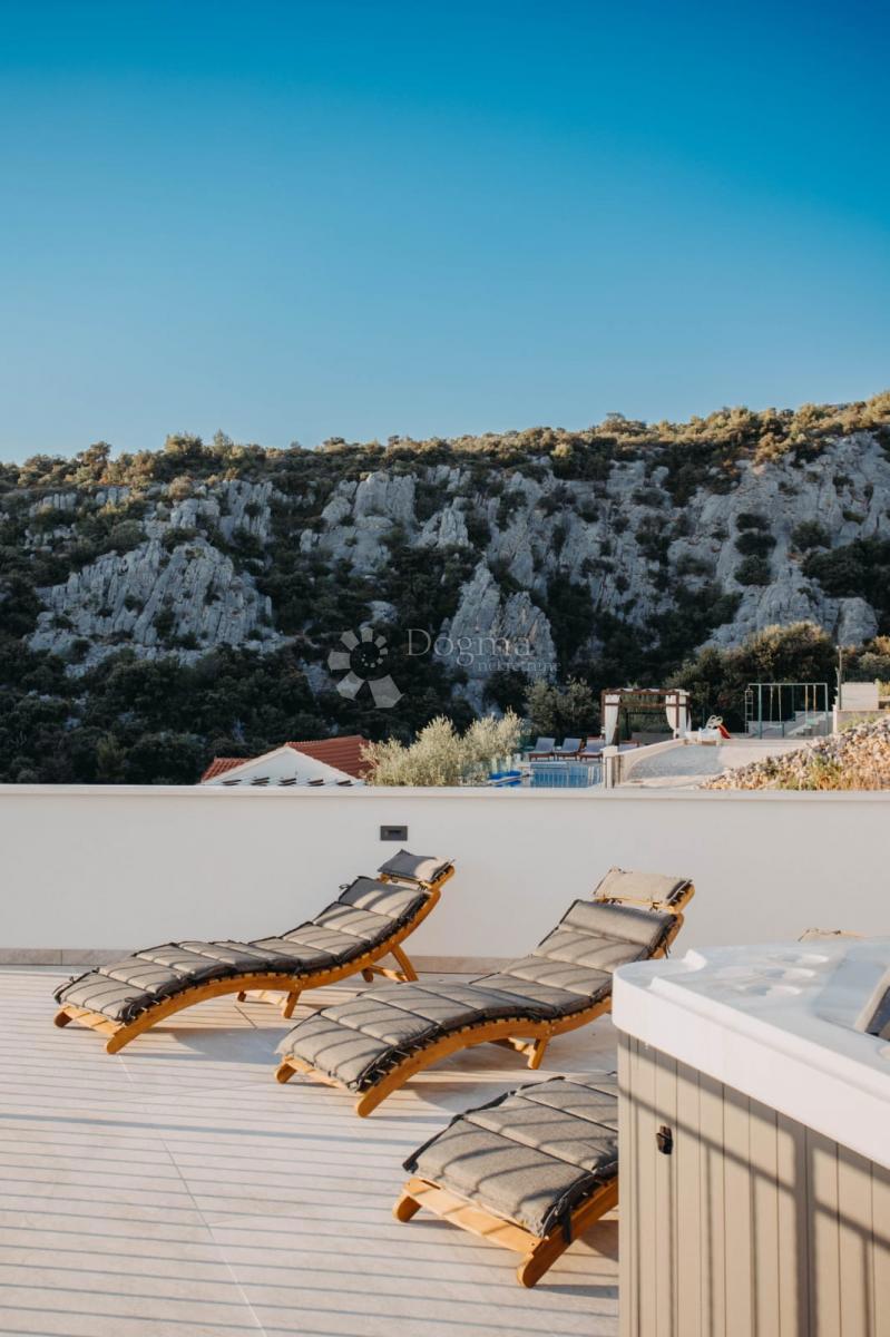 SEVID - SPAZIOSA VILLA A 50 M DAL MARE CON VISTA SUPERIORE