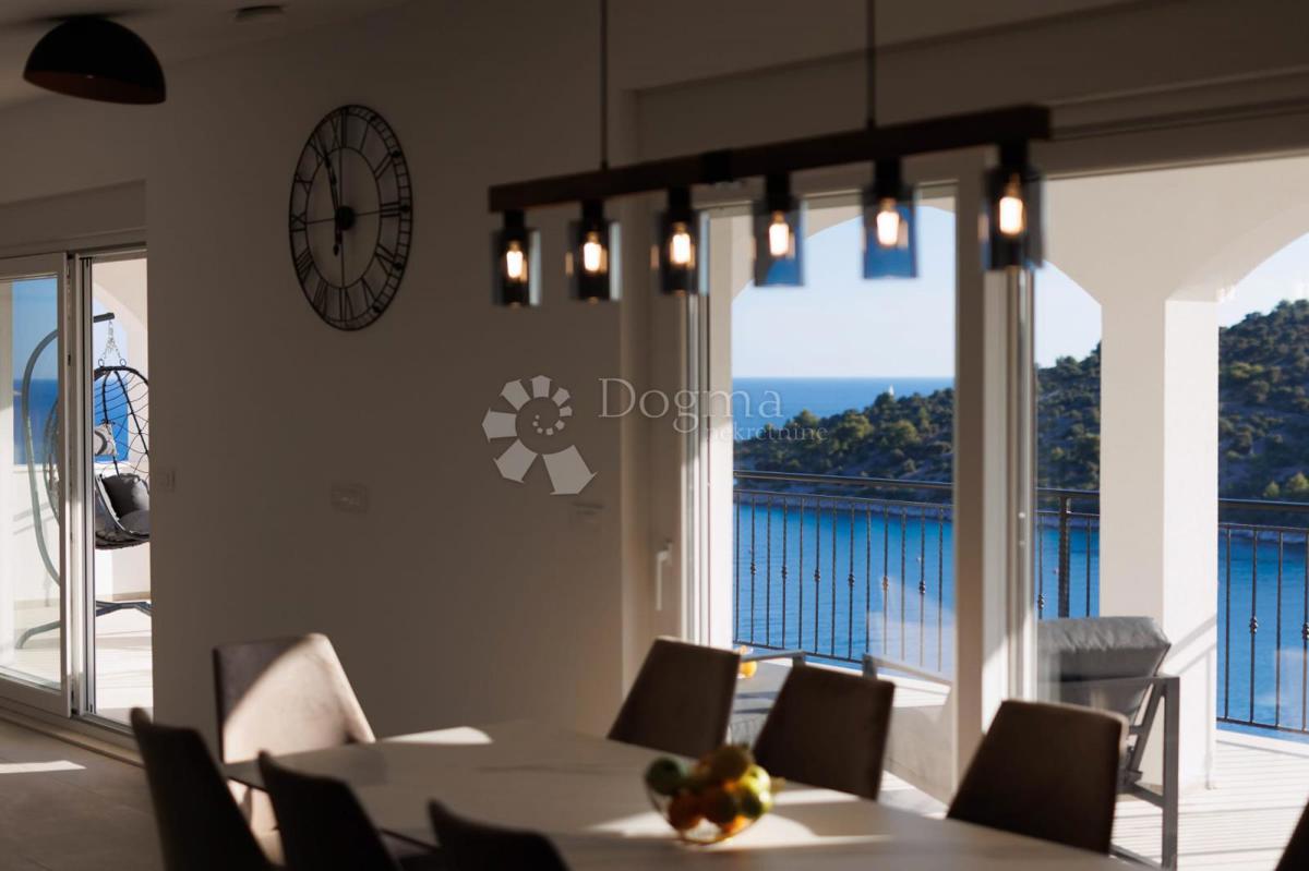 SEVID - SPAZIOSA VILLA A 50 M DAL MARE CON VISTA SUPERIORE