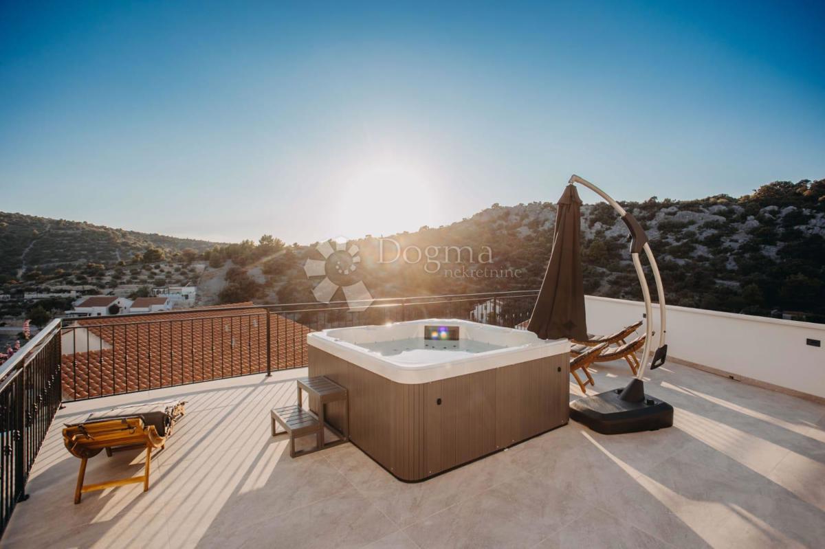 SEVID - SPAZIOSA VILLA A 50 M DAL MARE CON VISTA SUPERIORE