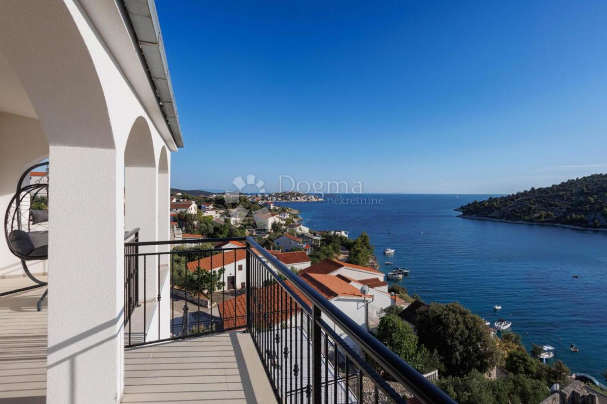 SEVID - SPAZIOSA VILLA A 50 M DAL MARE CON VISTA SUPERIORE