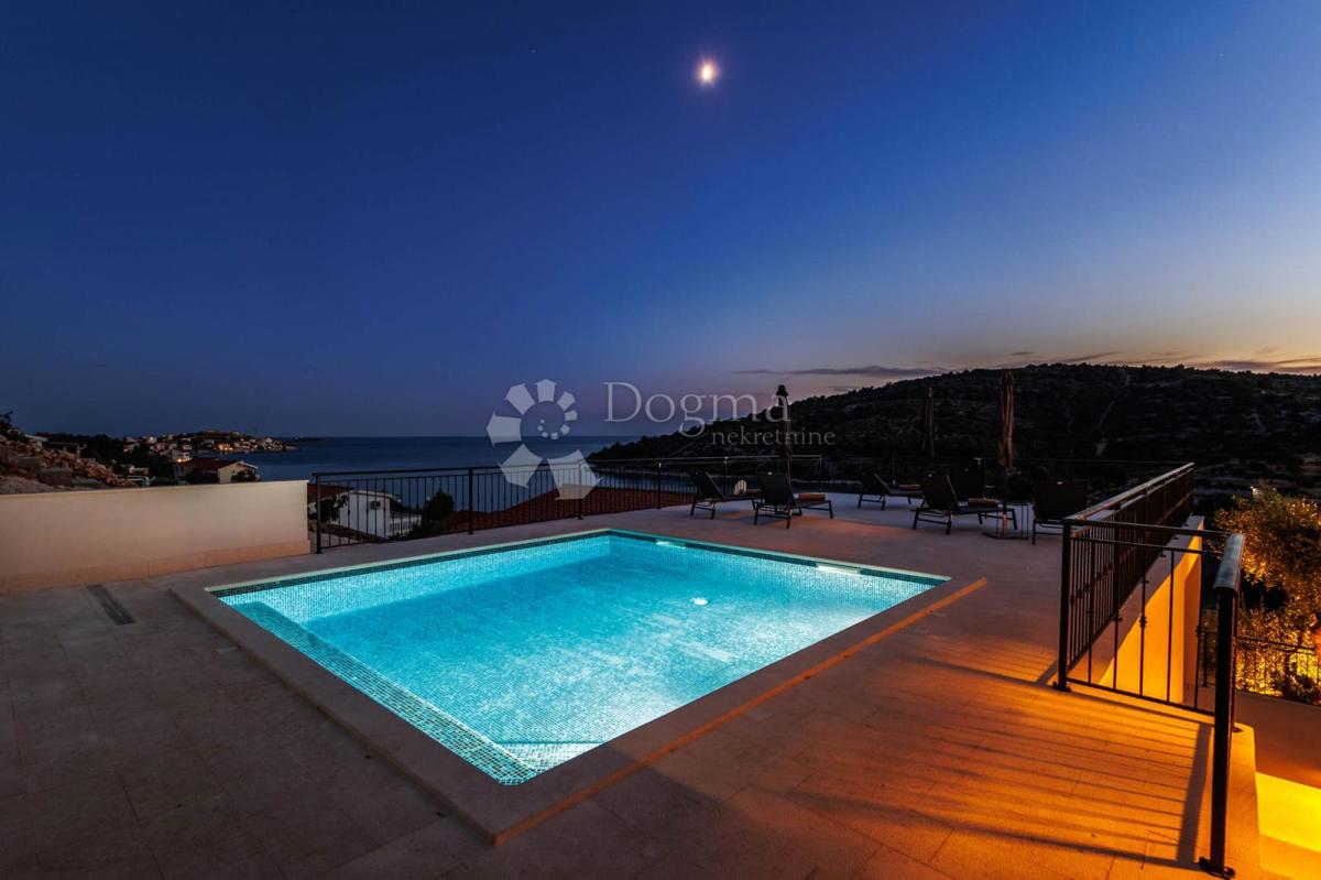 SEVID - SPAZIOSA VILLA A 50 M DAL MARE CON VISTA SUPERIORE