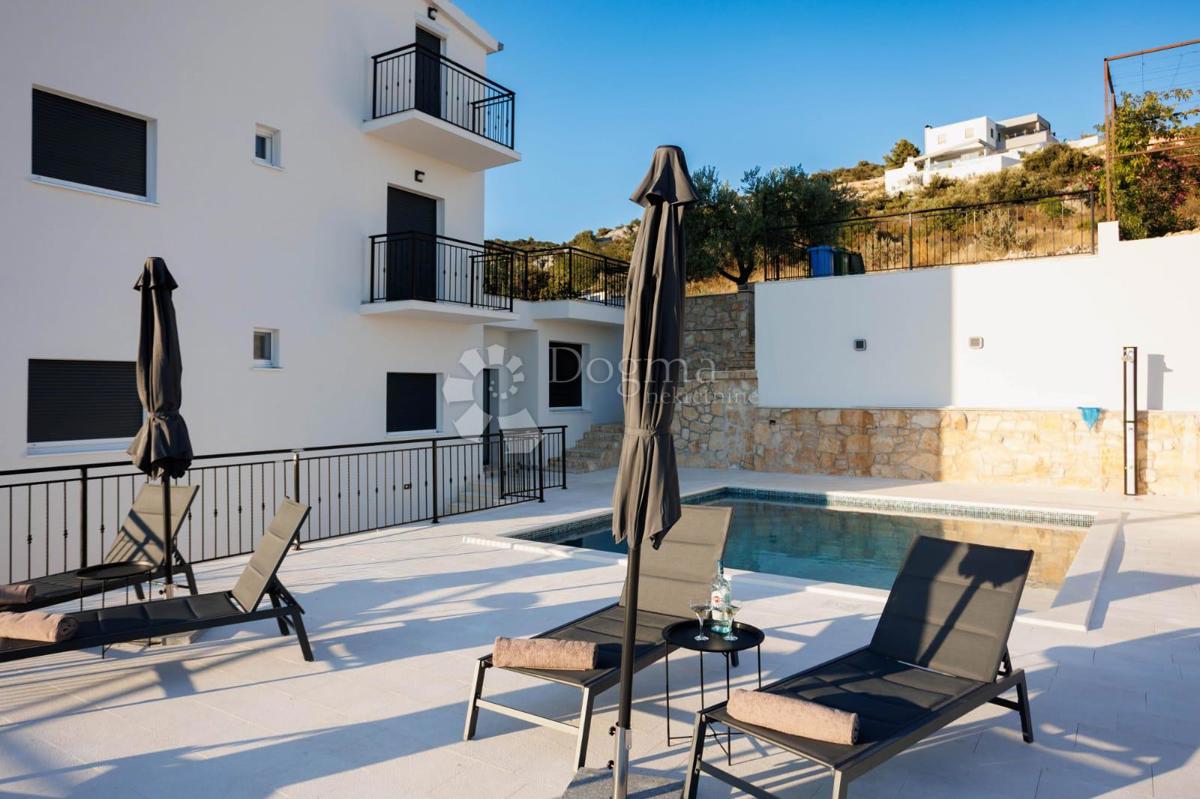 SEVID - SPAZIOSA VILLA A 50 M DAL MARE CON VISTA SUPERIORE