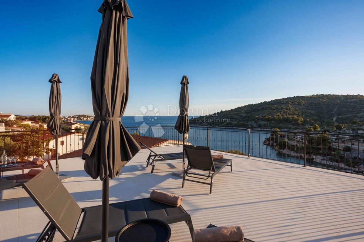 SEVID - SPAZIOSA VILLA A 50 M DAL MARE CON VISTA SUPERIORE