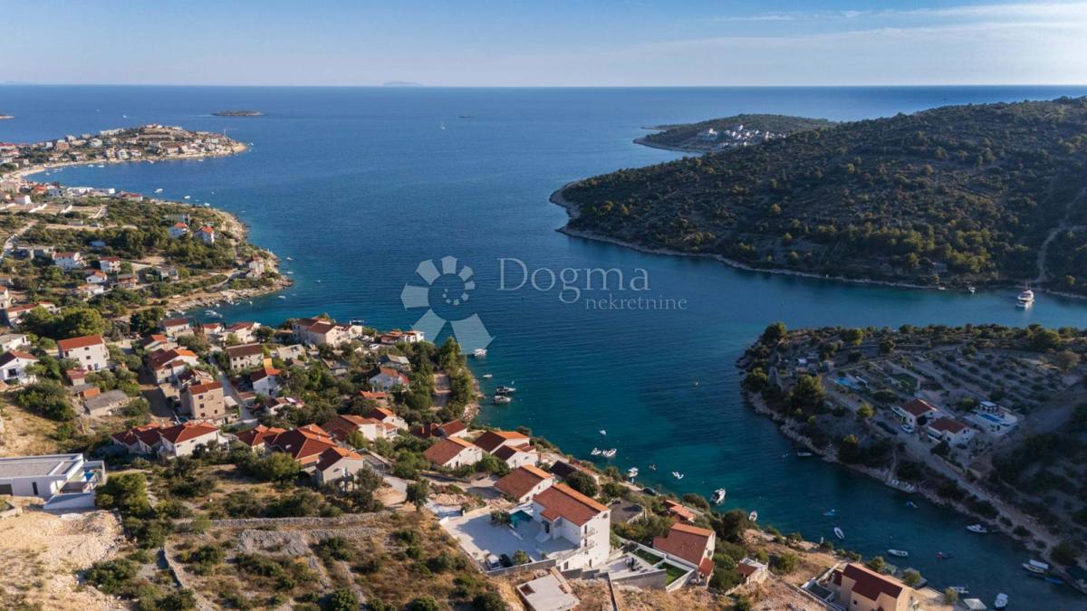 SEVID - SPAZIOSA VILLA A 50 M DAL MARE CON VISTA SUPERIORE