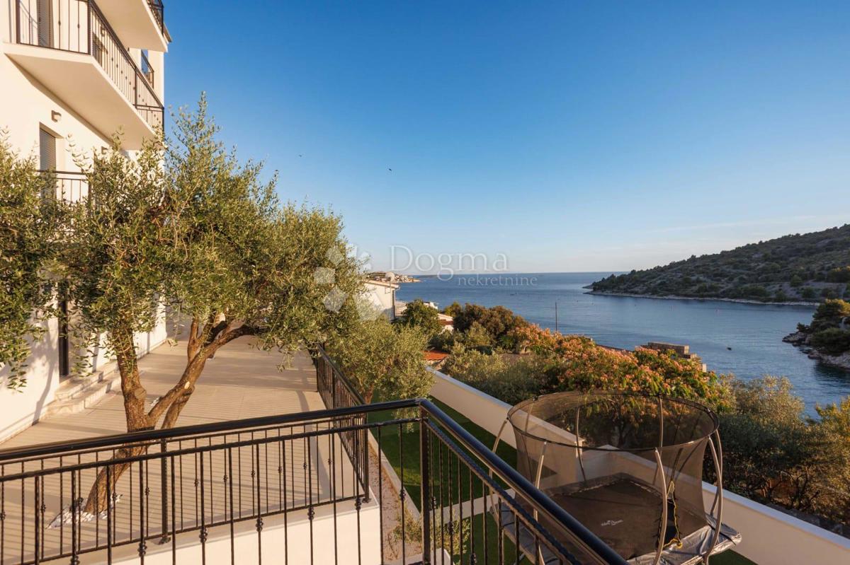 SEVID - SPAZIOSA VILLA A 50 M DAL MARE CON VISTA SUPERIORE