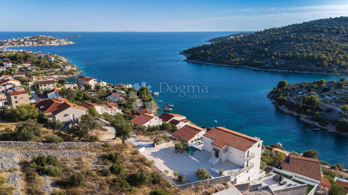 SEVID - SPAZIOSA VILLA A 50 M DAL MARE CON VISTA SUPERIORE