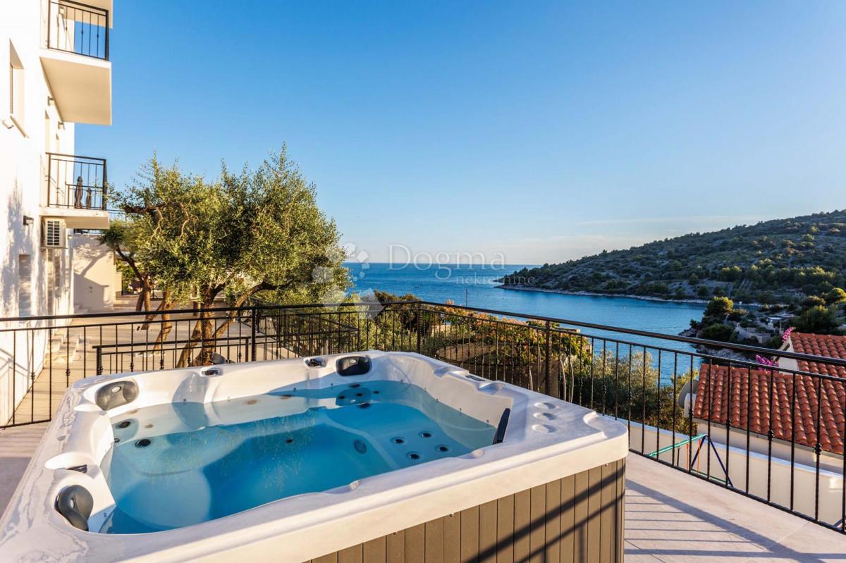 SEVID - SPAZIOSA VILLA A 50 M DAL MARE CON VISTA SUPERIORE