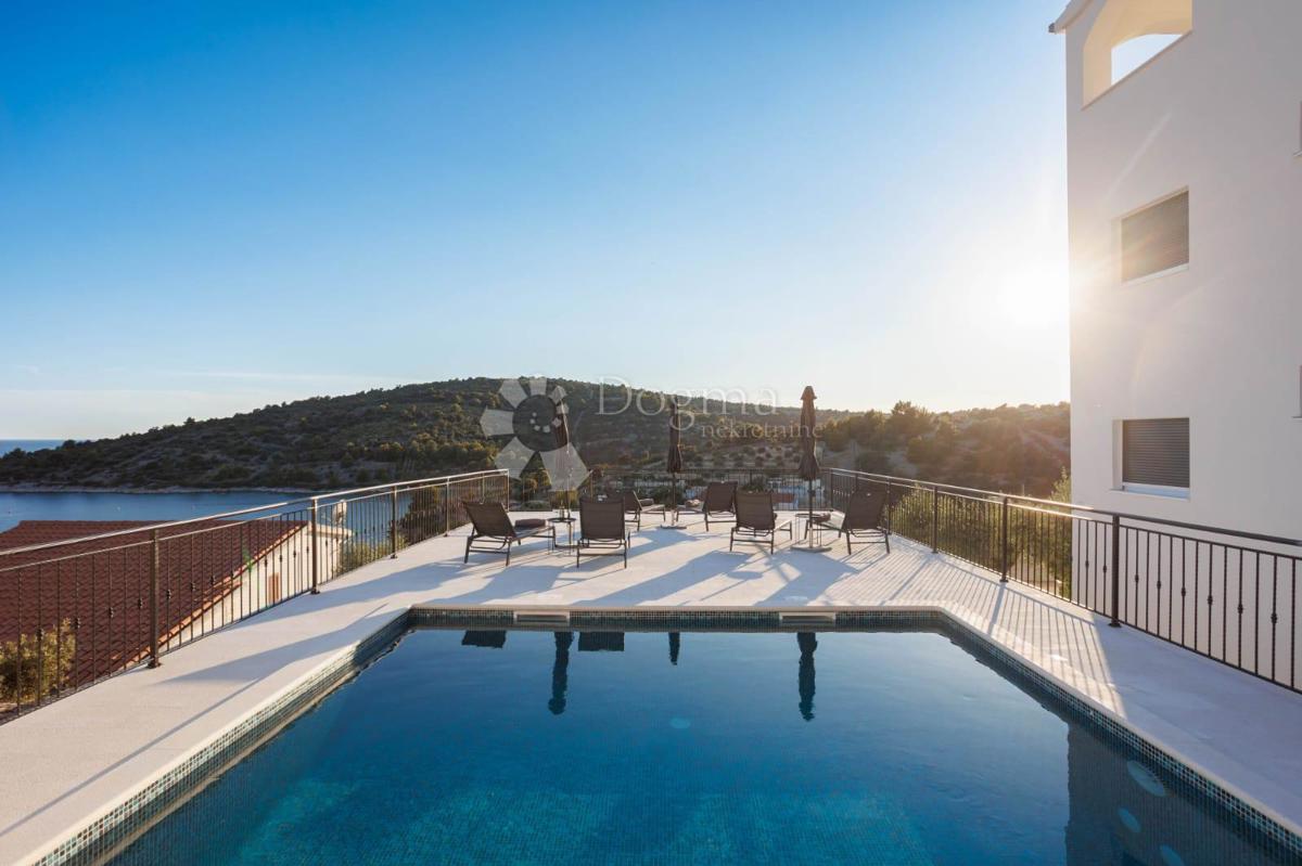 SEVID - SPAZIOSA VILLA A 50 M DAL MARE CON VISTA SUPERIORE