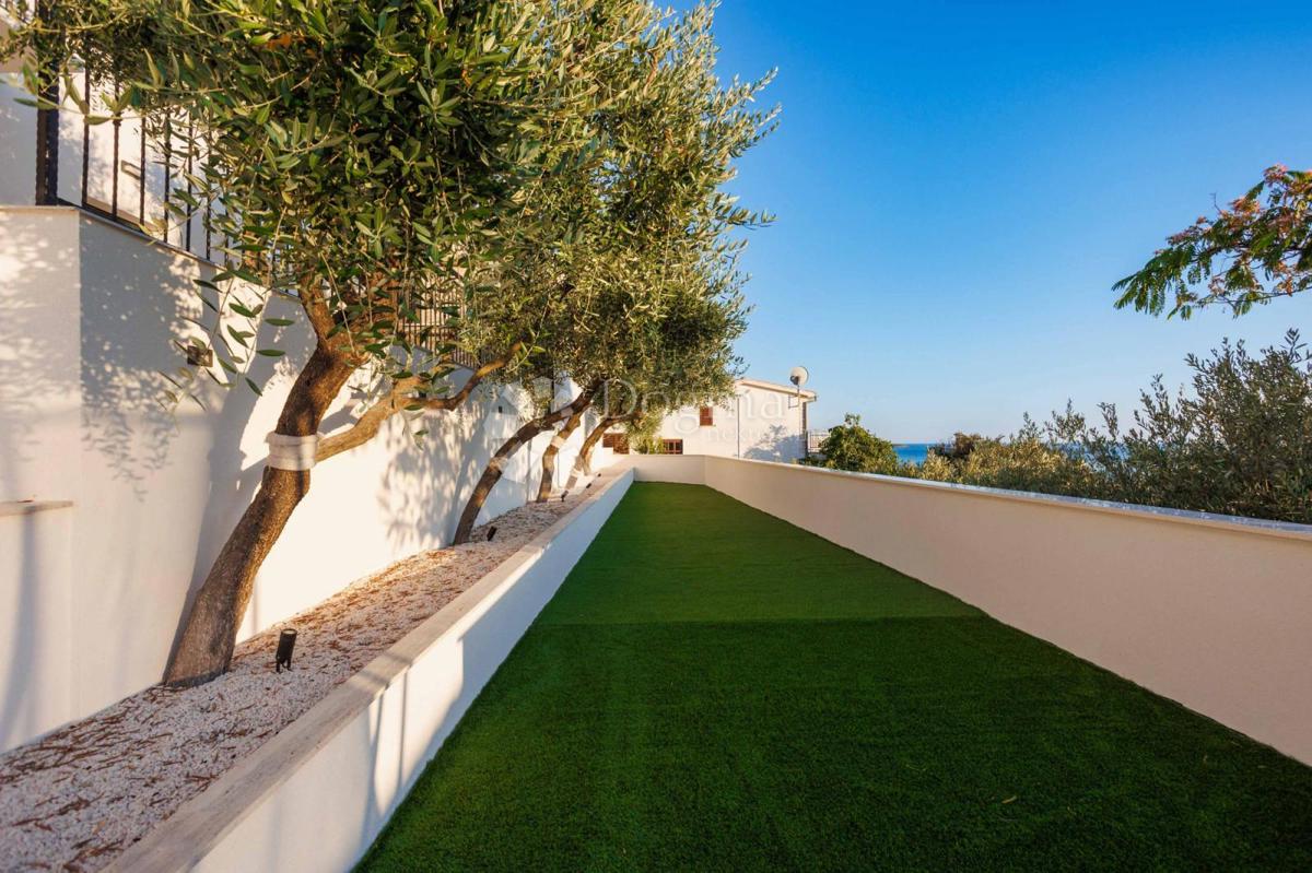 SEVID - SPAZIOSA VILLA A 50 M DAL MARE CON VISTA SUPERIORE