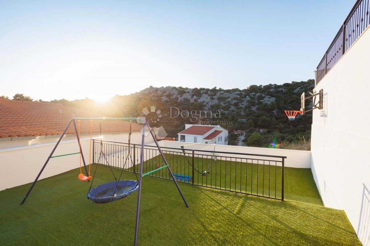 SEVID - SPAZIOSA VILLA A 50 M DAL MARE CON VISTA SUPERIORE