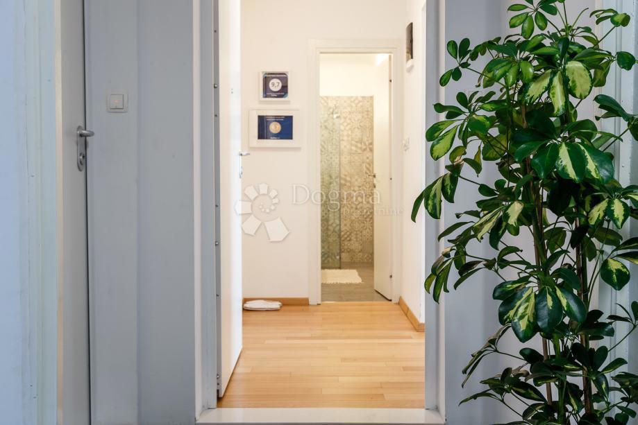 Allogio Centar, Rijeka, 77m2