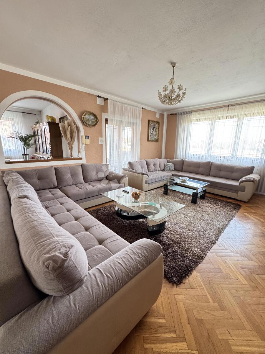 Casa Bogdani, Peščenica - Žitnjak, 780m2