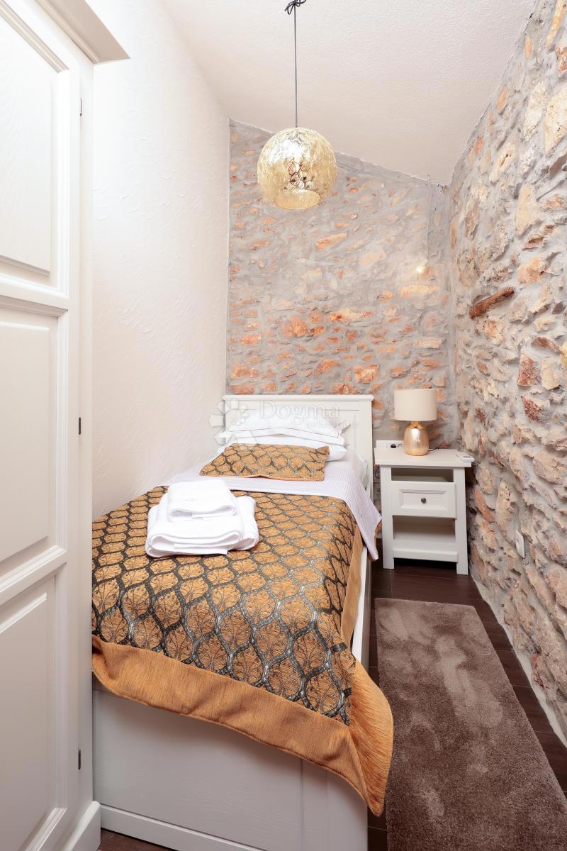 Autentica casa in pietra sull'isola di Molat - Investimento in pace, lusso e tradizione (-KA-), 55m2