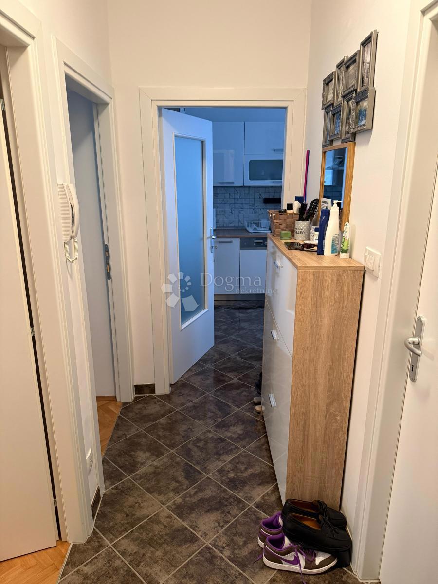 Allogio Pećine, Rijeka, 49,60m2