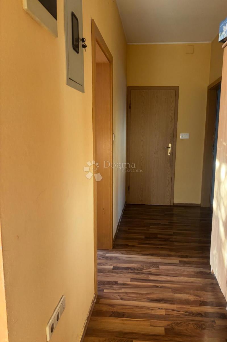 Pacchetto Belafuža: Casa, locale commerciale, cortile, terreno