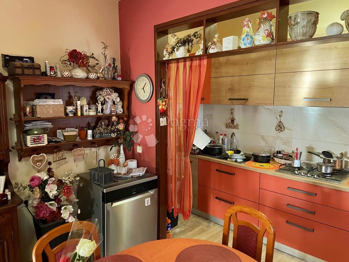 Pacchetto Belafuža: Casa, locale commerciale, cortile, terreno