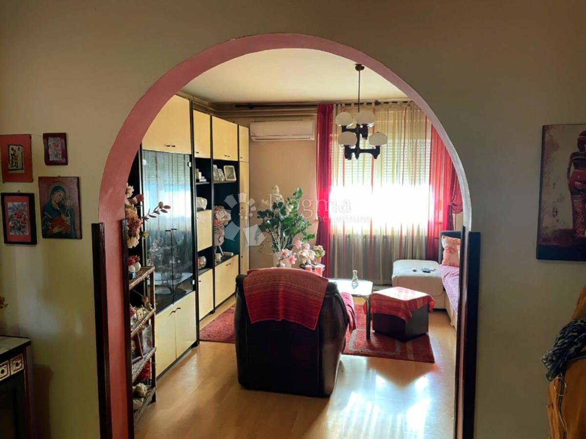 Pacchetto Belafuža: Casa, locale commerciale, cortile, terreno