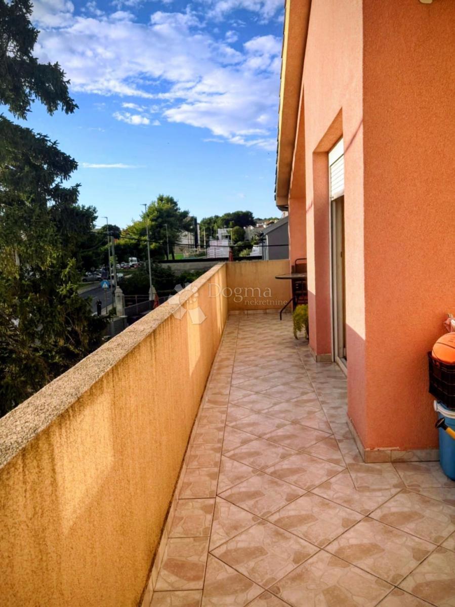 Pacchetto Belafuža: Casa, locale commerciale, cortile, terreno