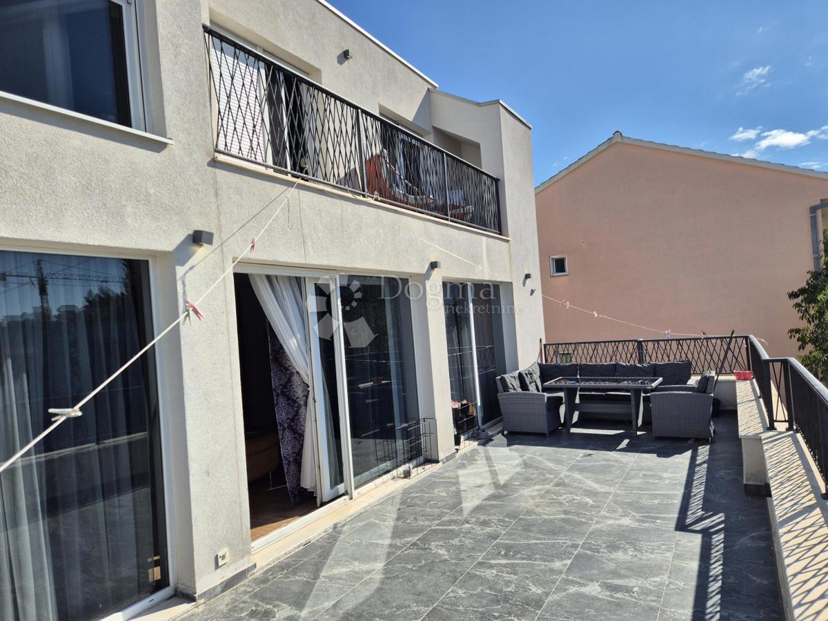 Allogio Strožanac, Podstrana, 156m2