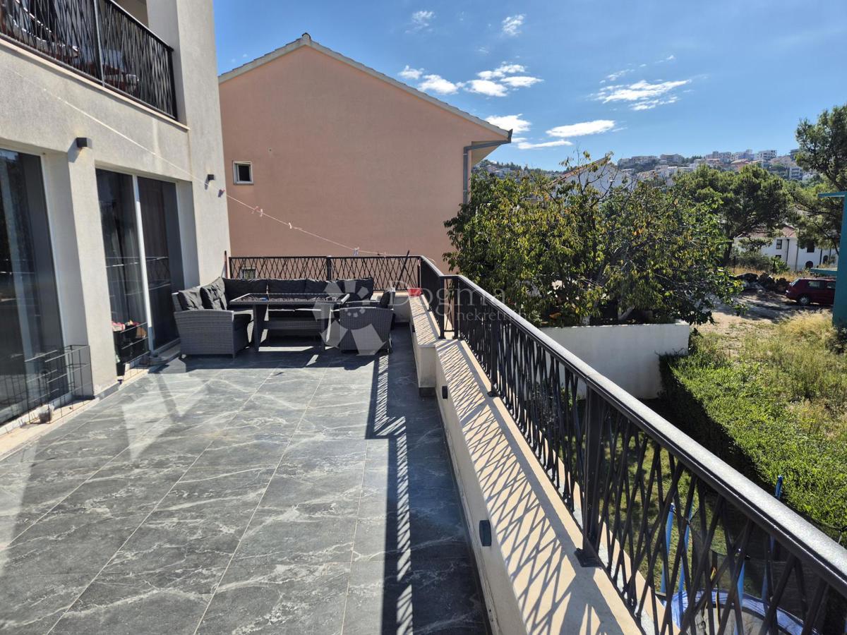 Allogio Strožanac, Podstrana, 156m2