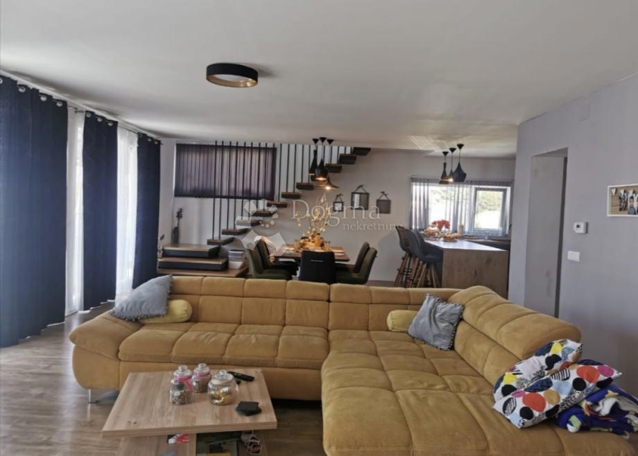 Allogio Strožanac, Podstrana, 156m2