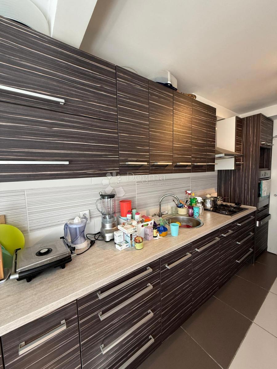 Allogio Cvjetno naselje, Velika Gorica, 80m2