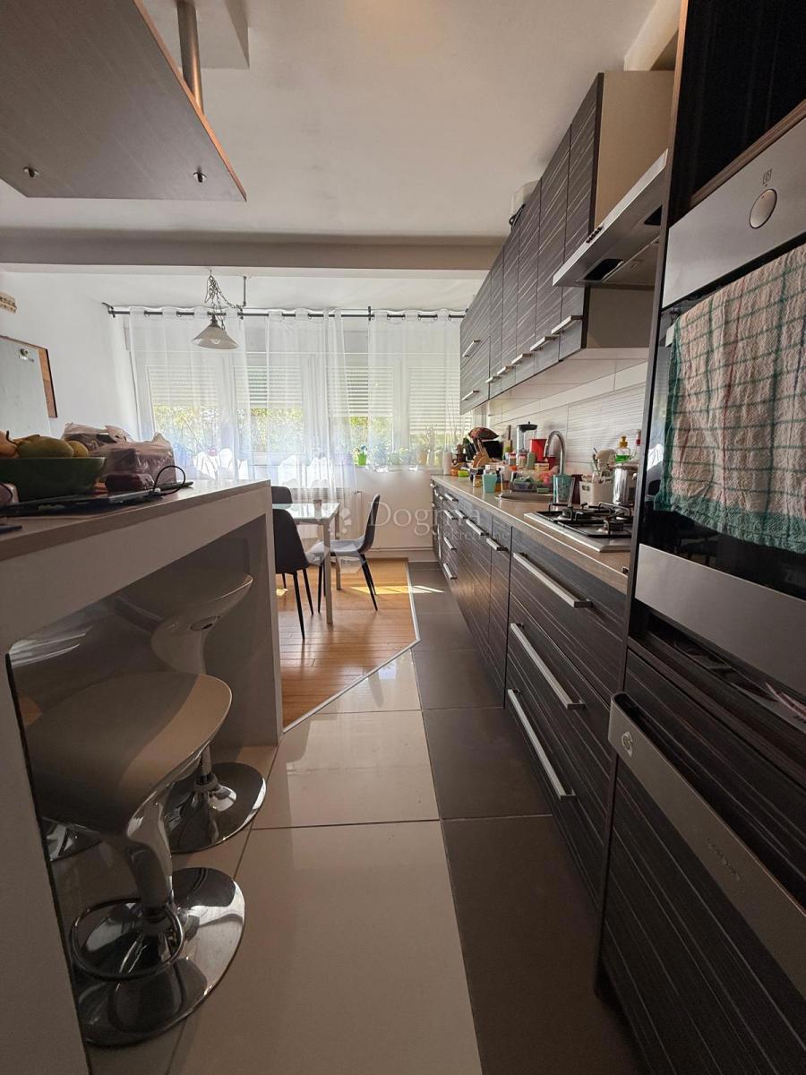 Allogio Cvjetno naselje, Velika Gorica, 80m2