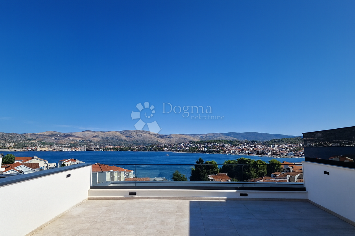 Čiovo - Attico con terrazza sul tetto e vista mare!