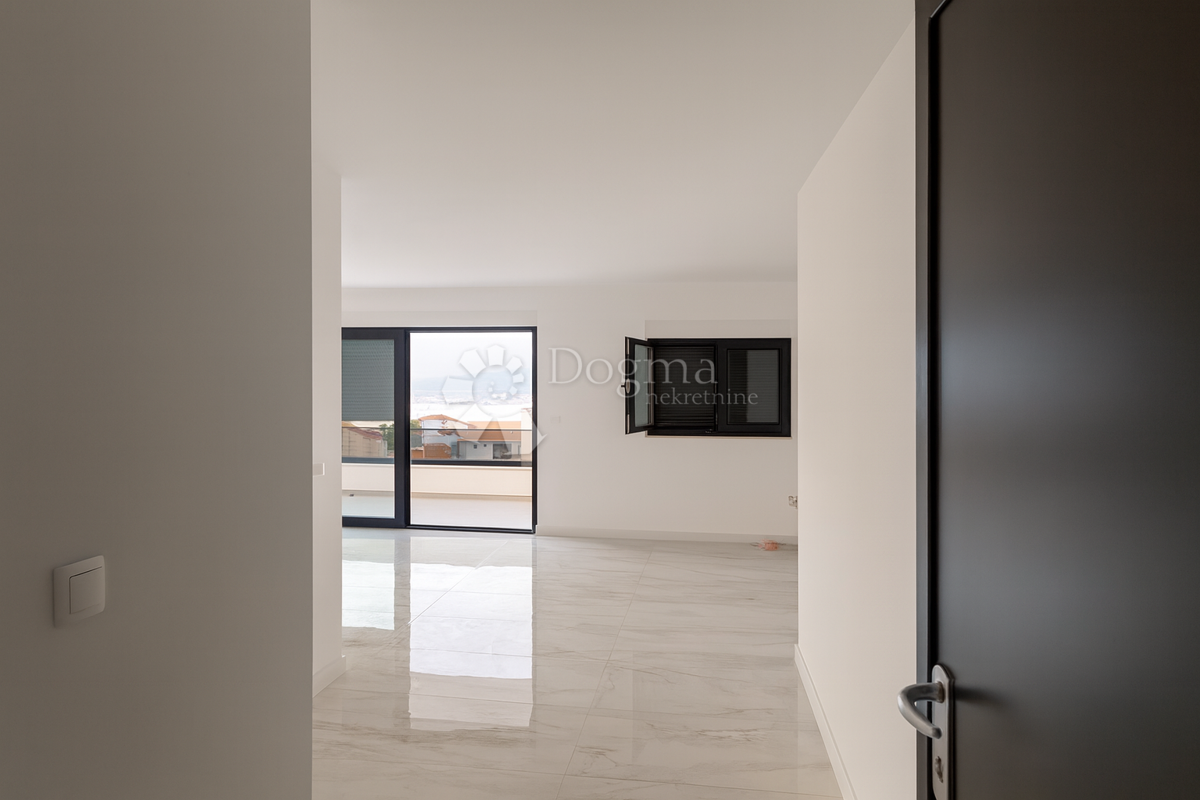 Čiovo - Attico con terrazza sul tetto e vista mare!