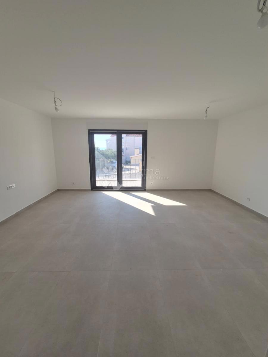 NUOVA COSTRUZIONE – APPARTAMENTO MODERNO CON TERRAZZE E VISTA MARE, A MENO DI 150 m DALLA SPIAGGIA – OKRUG GORNJI