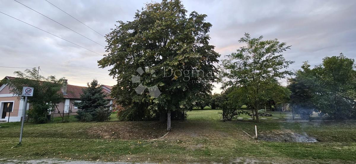 Terreno edificabile Samatovci, Bizovac, 948m2