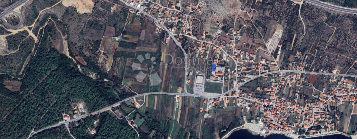 Posedarje – terreno edificabile 732 m² vicino al mare