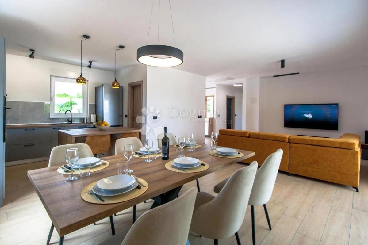 Casa Kunj, Raša, 152m2