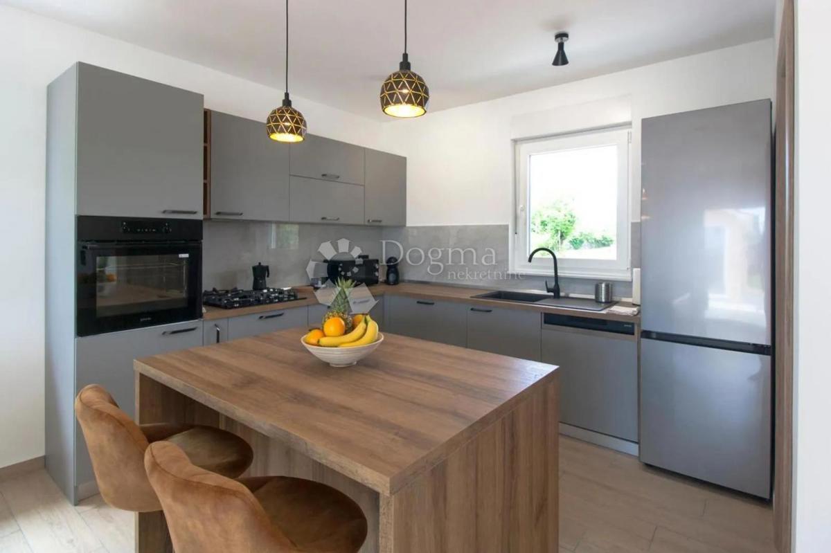 Casa Kunj, Raša, 152m2