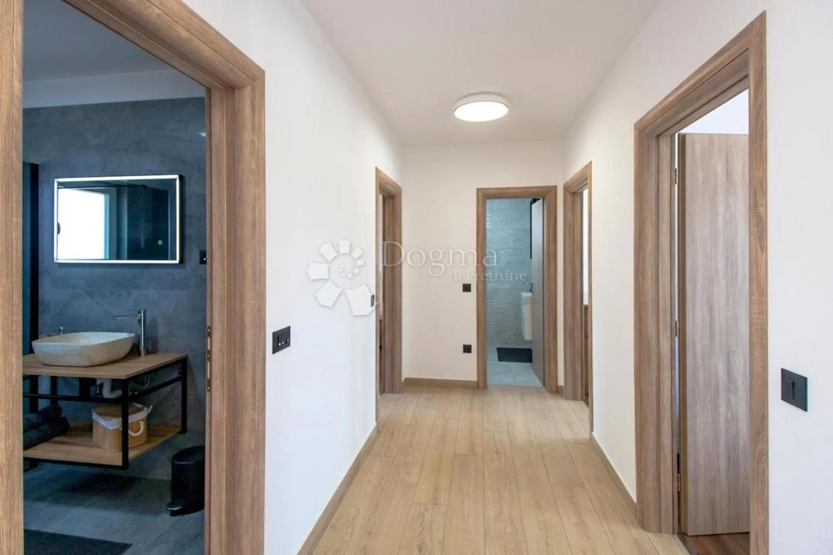 Casa Kunj, Raša, 152m2