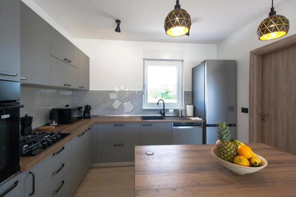 Casa Kunj, Raša, 152m2