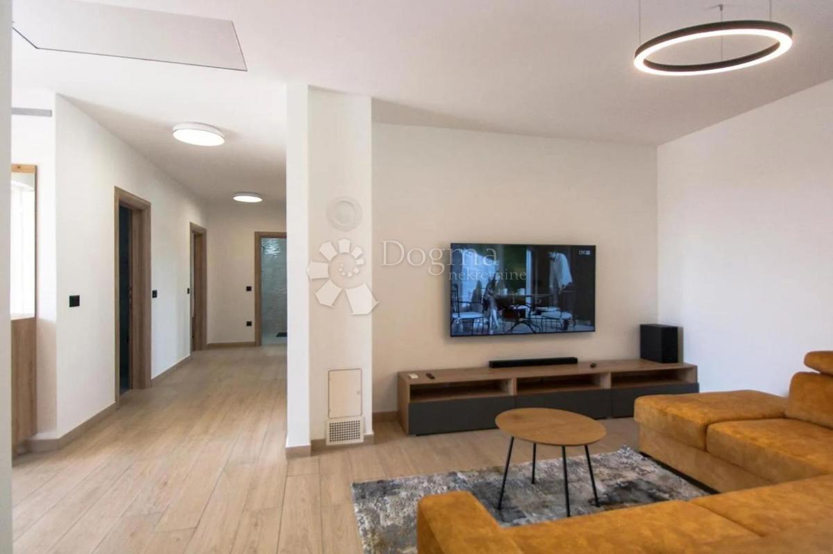 Casa Kunj, Raša, 152m2