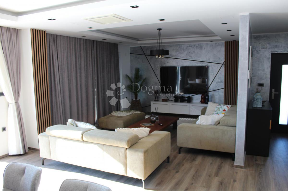 Casa Novi Vinodolski, 400m2