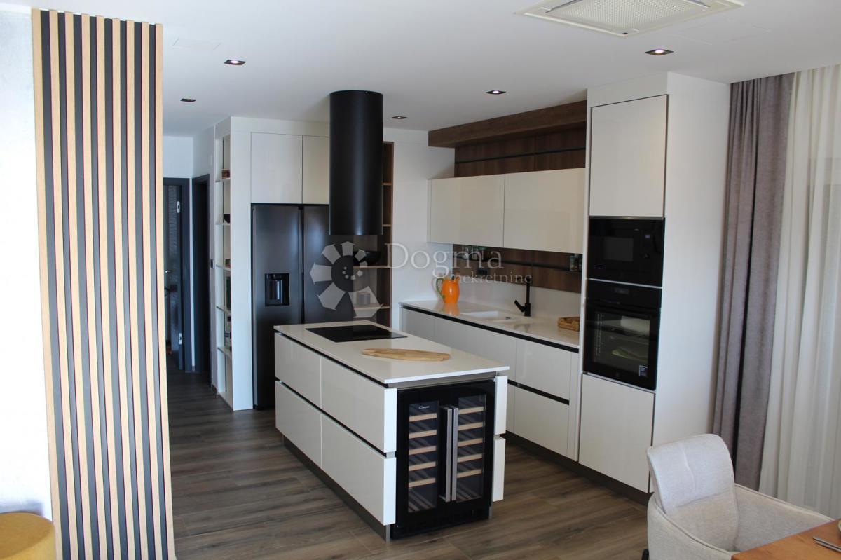 Casa Novi Vinodolski, 400m2