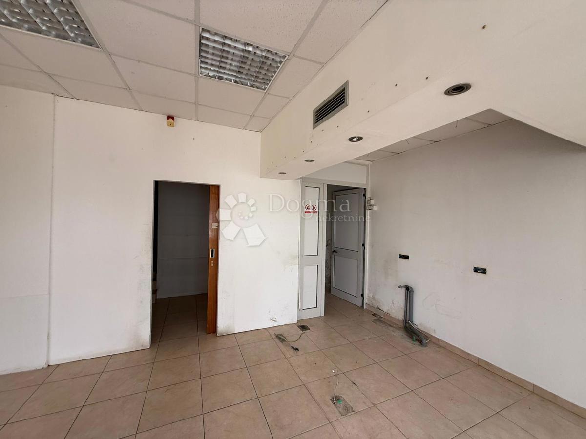 Locale commerciale Potpićan, Kršan, 72,70m2