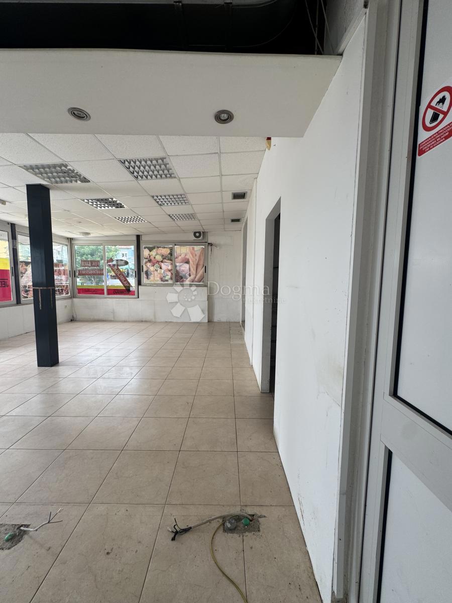 Locale commerciale Potpićan, Kršan, 72,70m2
