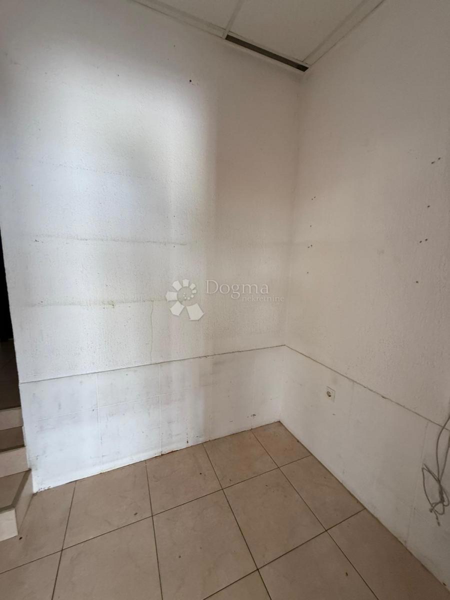 Locale commerciale Potpićan, Kršan, 72,70m2