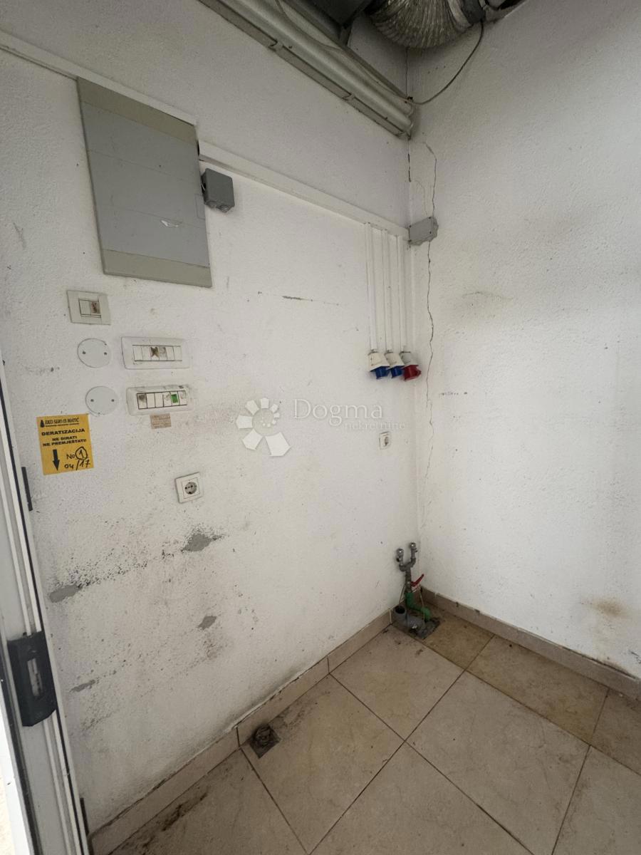 Locale commerciale Potpićan, Kršan, 72,70m2