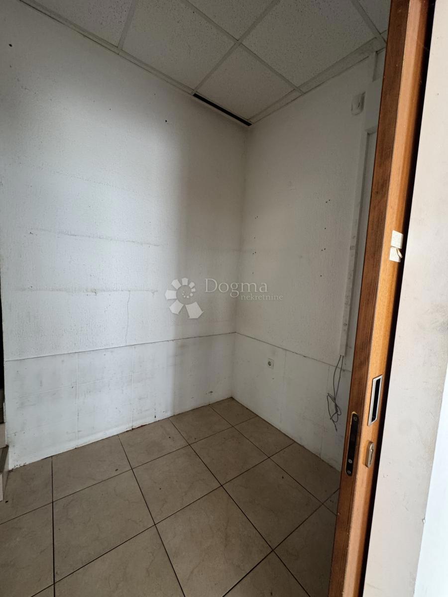 Locale commerciale Potpićan, Kršan, 72,70m2
