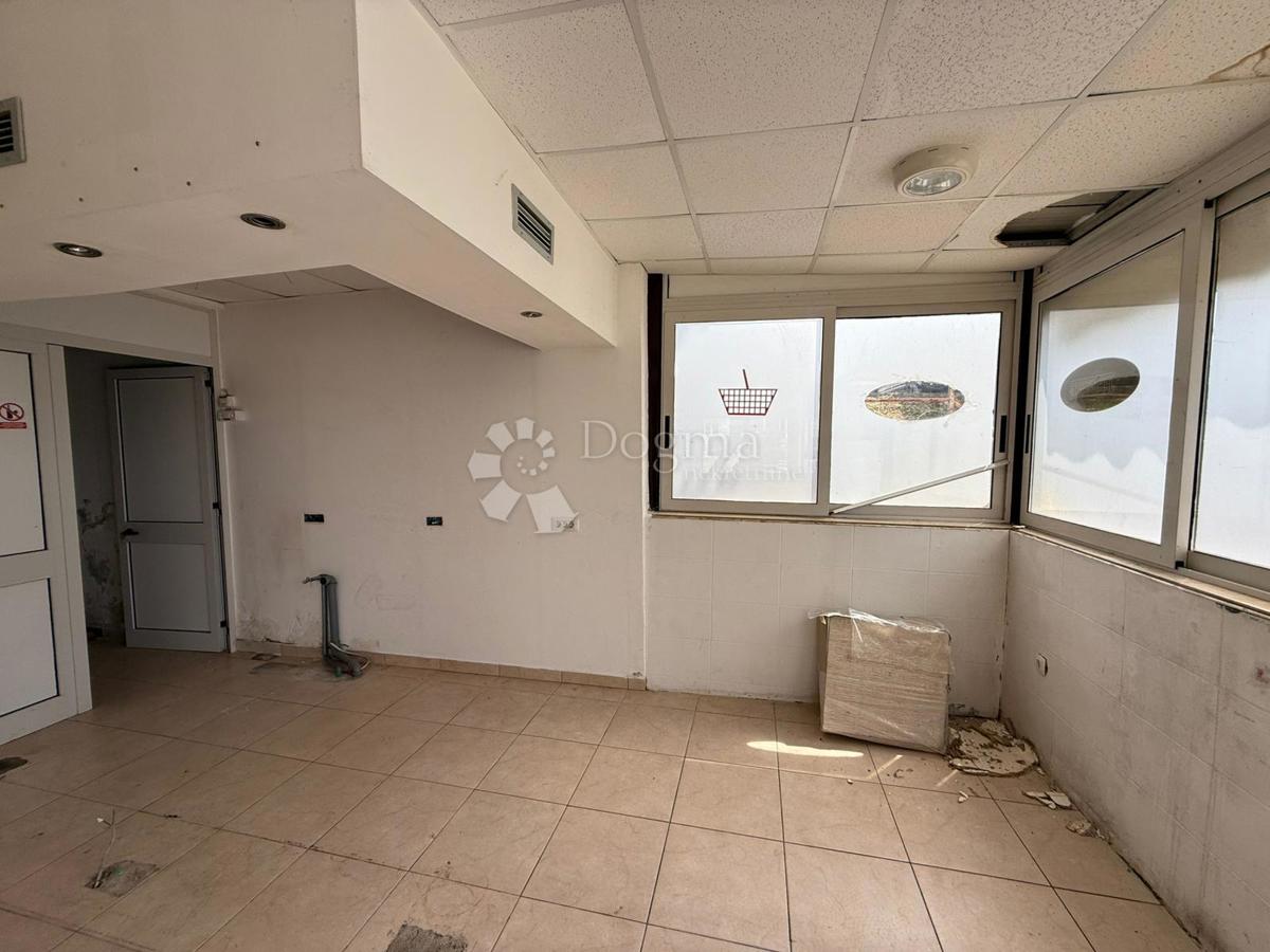 Locale commerciale Potpićan, Kršan, 72,70m2